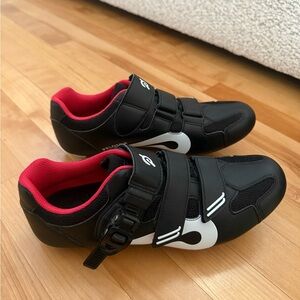 Peloton cycling shoe size 41 (W10) — like NEW!